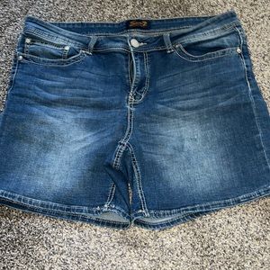 Sz 16 shorts